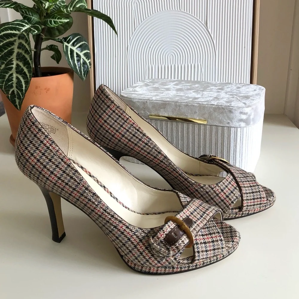 AK Anne Klein Plaid Houndstooth Heel Pump Brown Tan Gold Brass hardware size 6.5 - Picture 6 of 16
